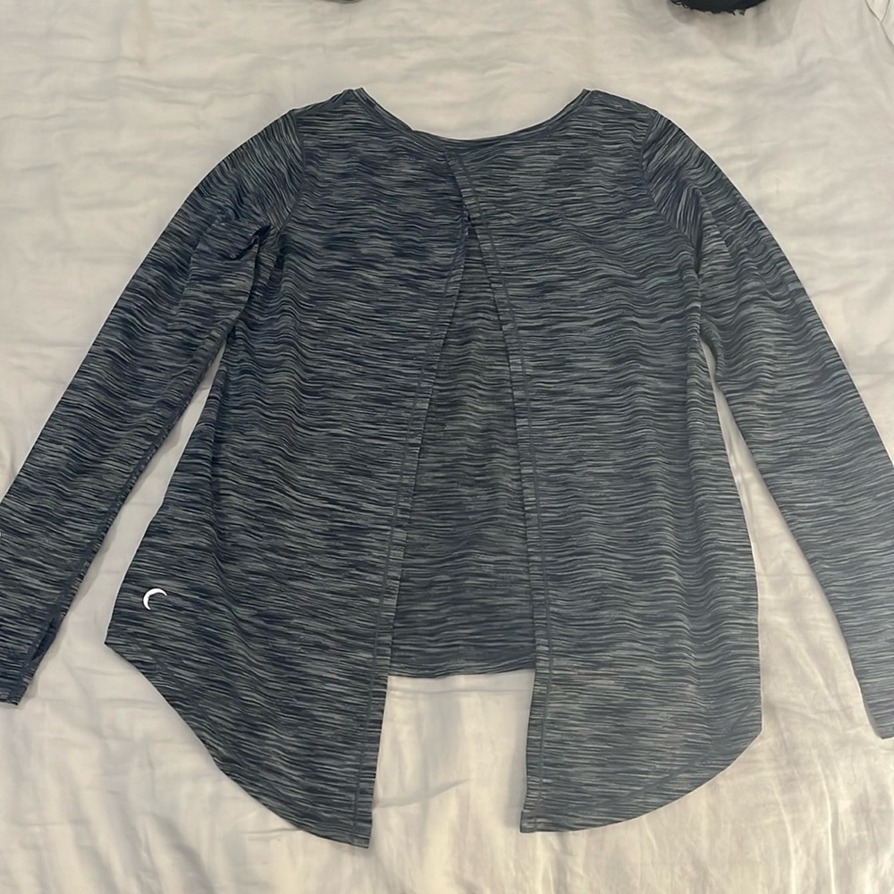 Zyia Charcoal Split Back Long Sleeve T sz M - Picture 4 of 5